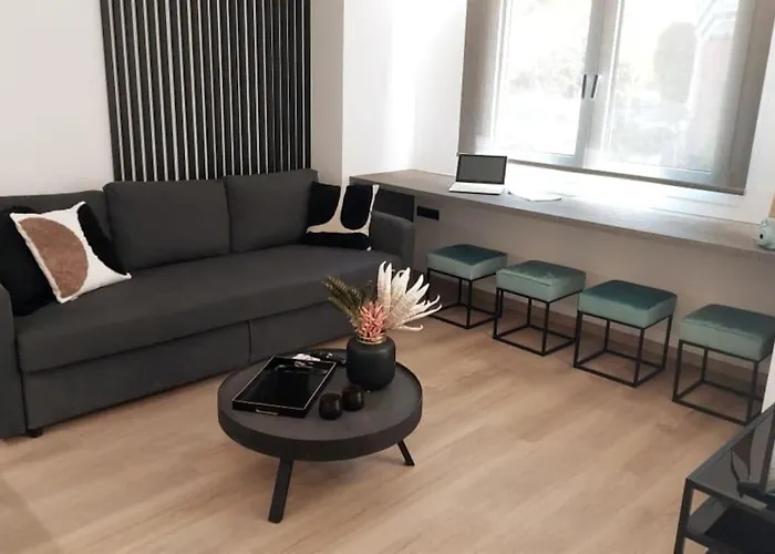 Camellia Suite - 5 Min Drive To Piraeus Port