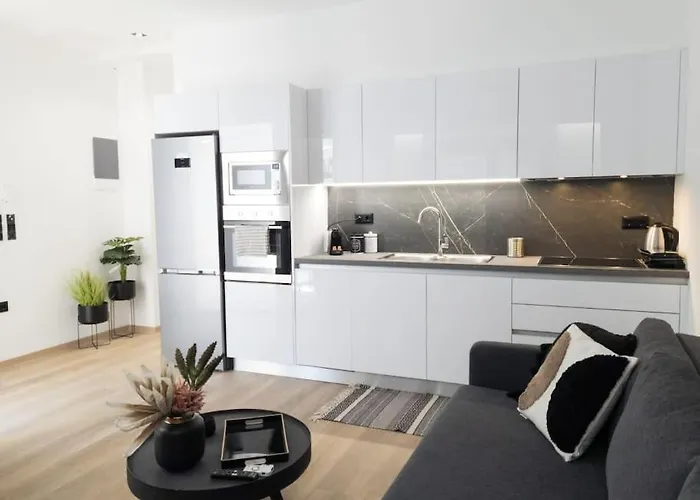 Camellia Suite - 5 Min Drive To Piraeus Port