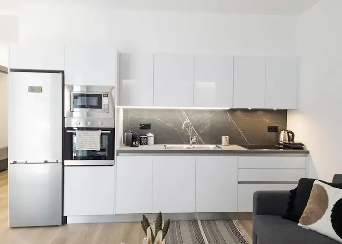 Camellia Suite - 5 Min Drive To Piraeus Port