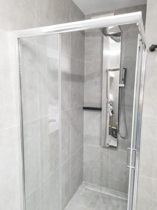 Camellia - 5 Min Drive To Port Apartment