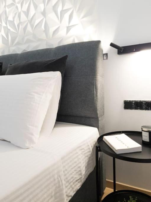 Camellia - 5 Min Drive To Port Apartment