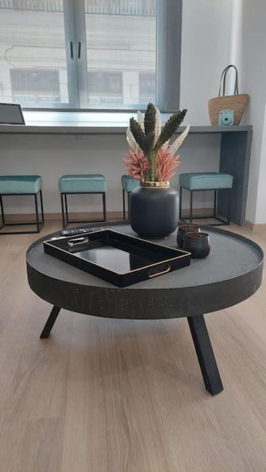 Camellia - 5 Min Drive To Port Apartment *